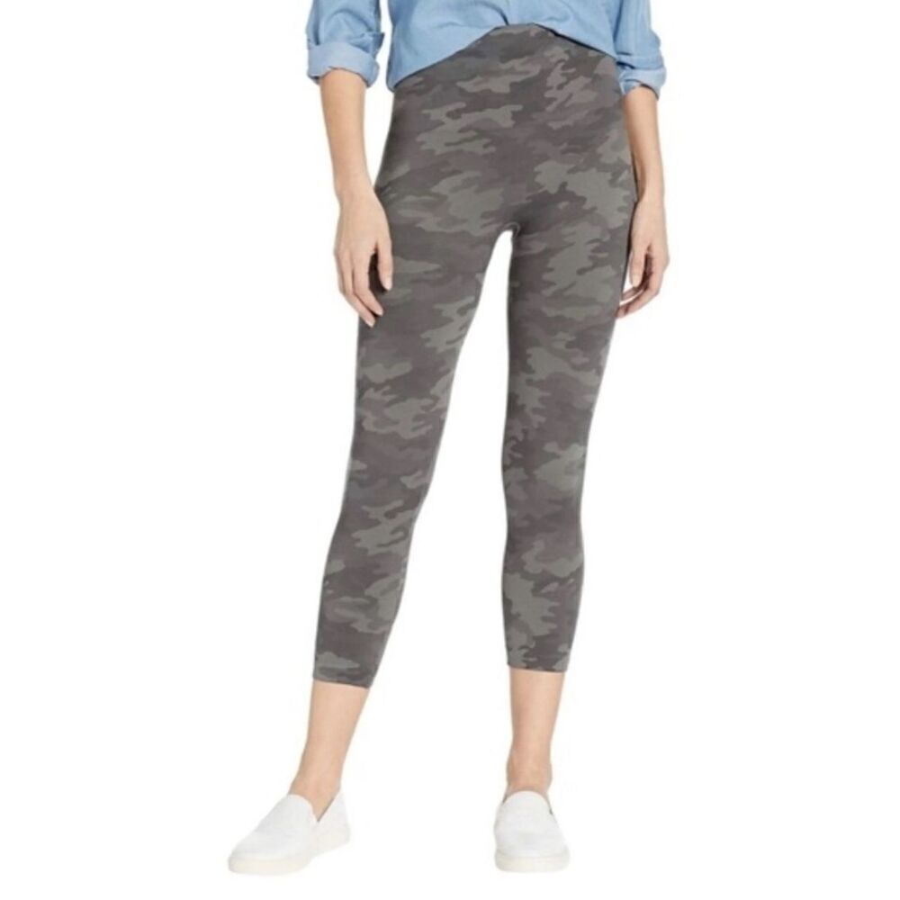 SPANX L Women's Cropped Look at Me Now Seamless Leggings EUC